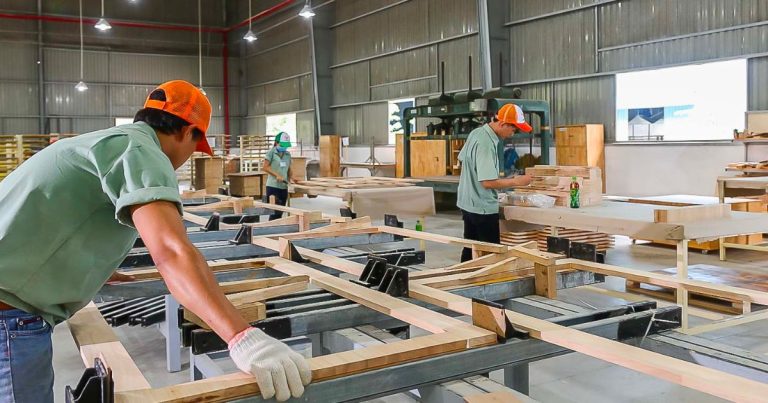 مصنع اثاث بالرياض